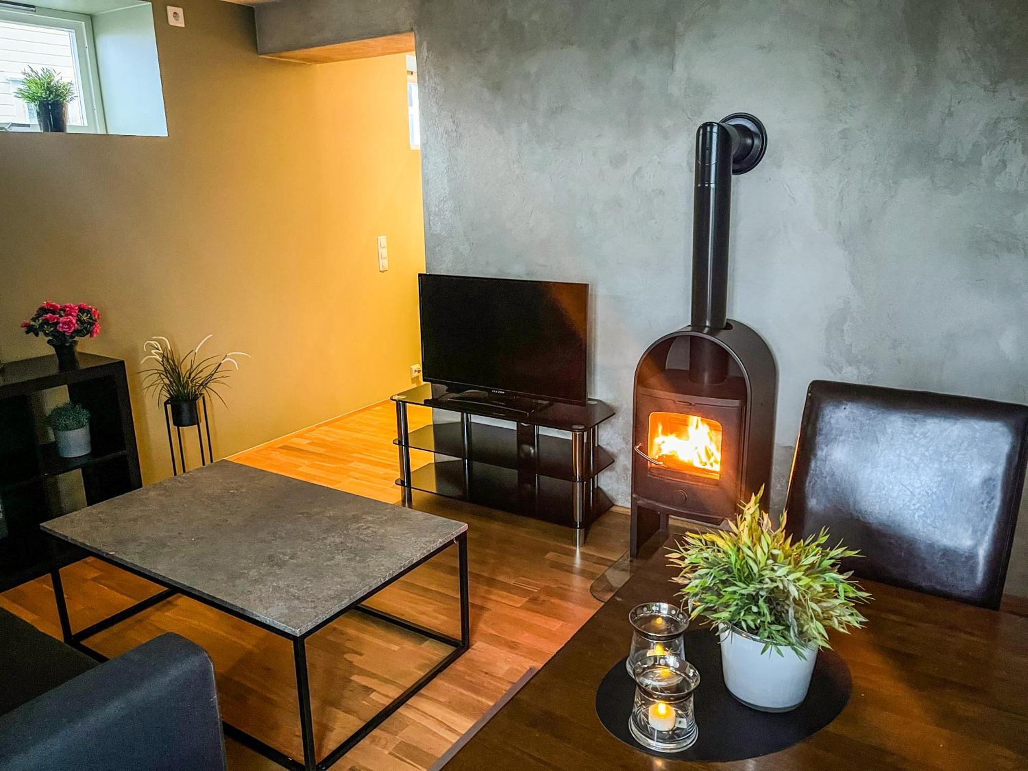 Two-Bedroom City Apartment With Fire Place, Free Parking And Fjordview Terrace - Calm And Central Ålesund المظهر الخارجي الصورة