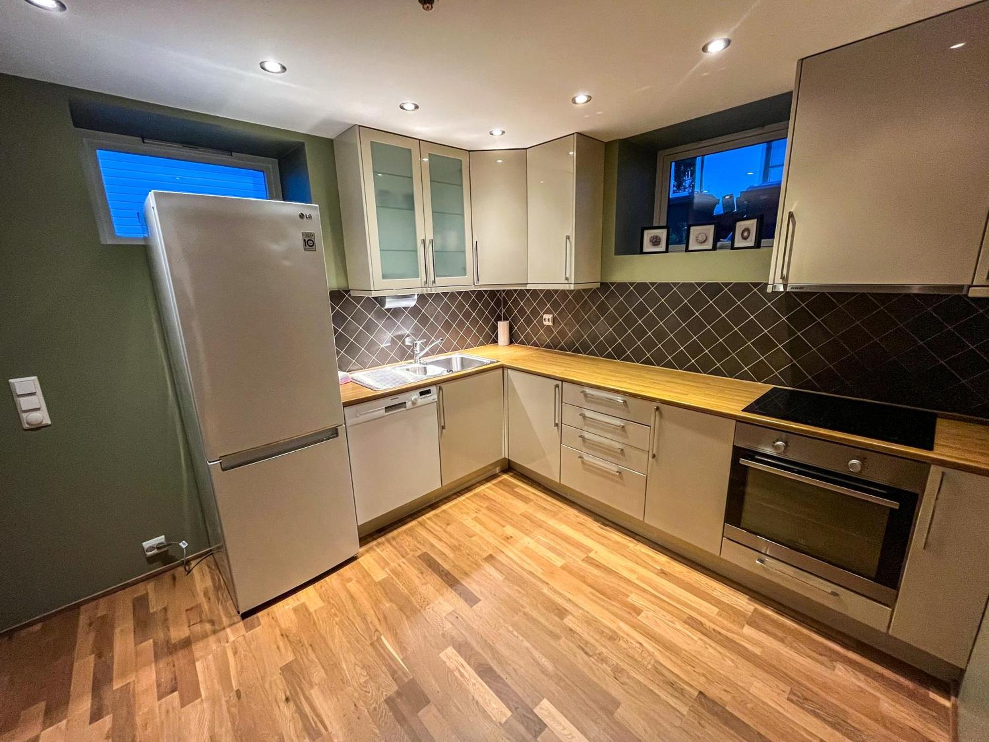 Two-Bedroom City Apartment With Fire Place, Free Parking And Fjordview Terrace - Calm And Central Ålesund المظهر الخارجي الصورة
