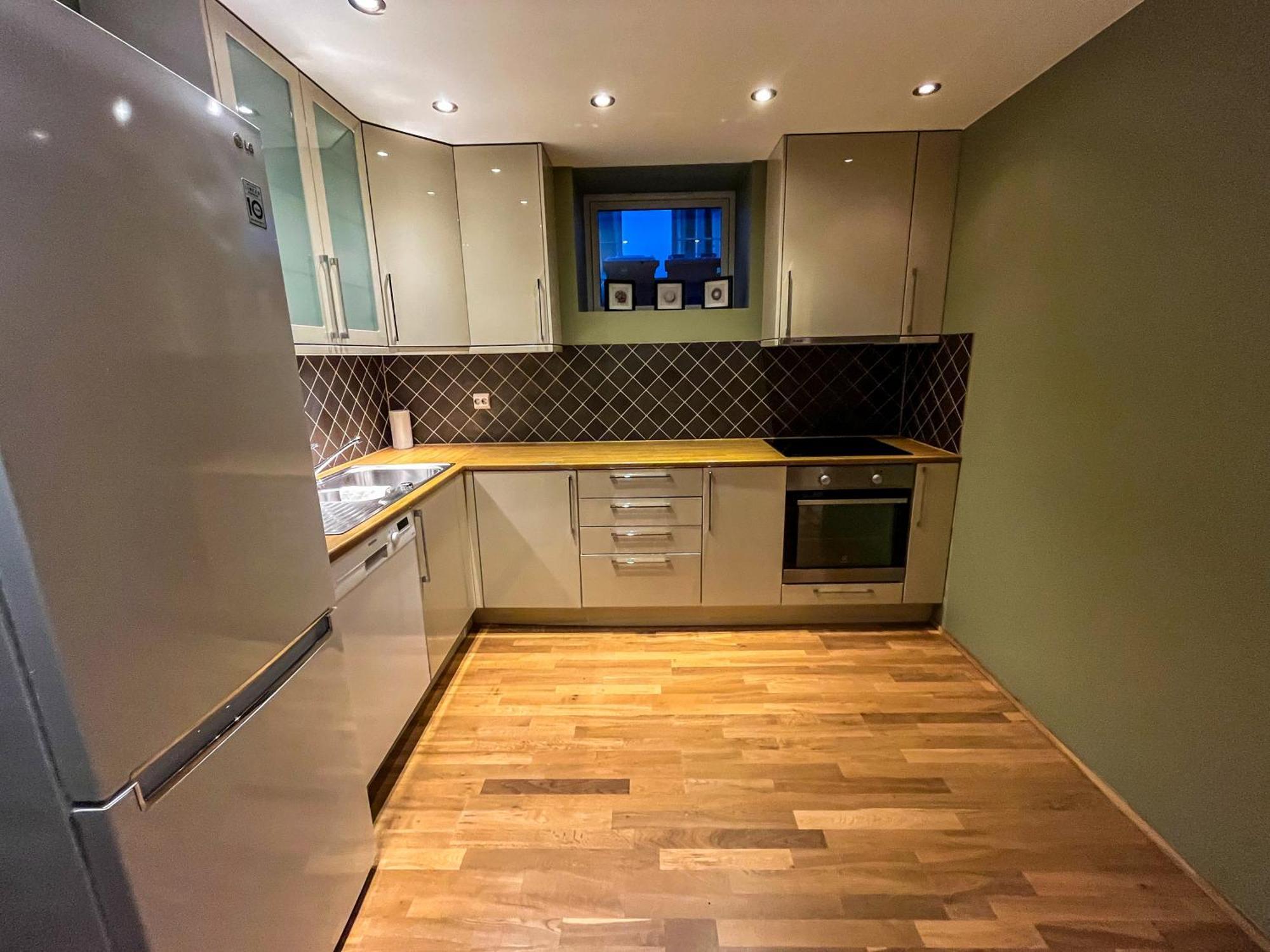 Two-Bedroom City Apartment With Fire Place, Free Parking And Fjordview Terrace - Calm And Central Ålesund المظهر الخارجي الصورة