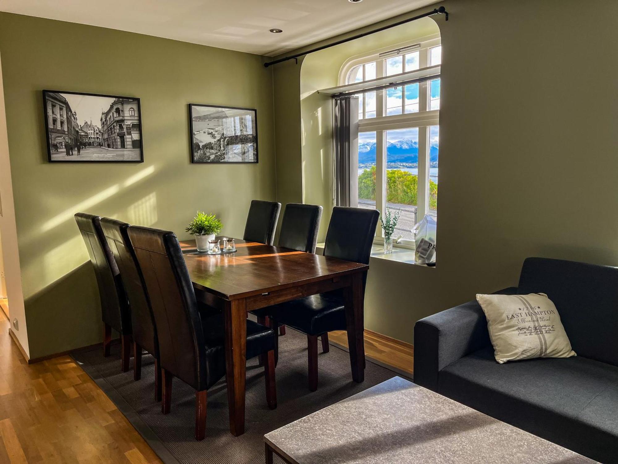 Two-Bedroom City Apartment With Fire Place, Free Parking And Fjordview Terrace - Calm And Central Ålesund المظهر الخارجي الصورة