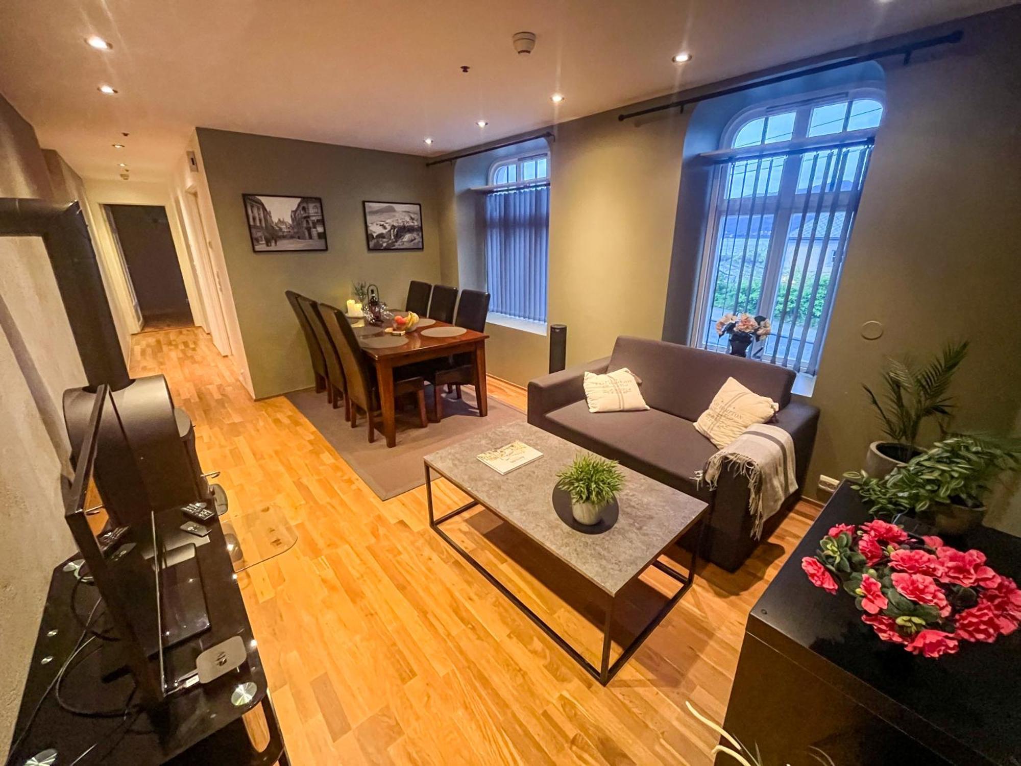 Two-Bedroom City Apartment With Fire Place, Free Parking And Fjordview Terrace - Calm And Central Ålesund المظهر الخارجي الصورة