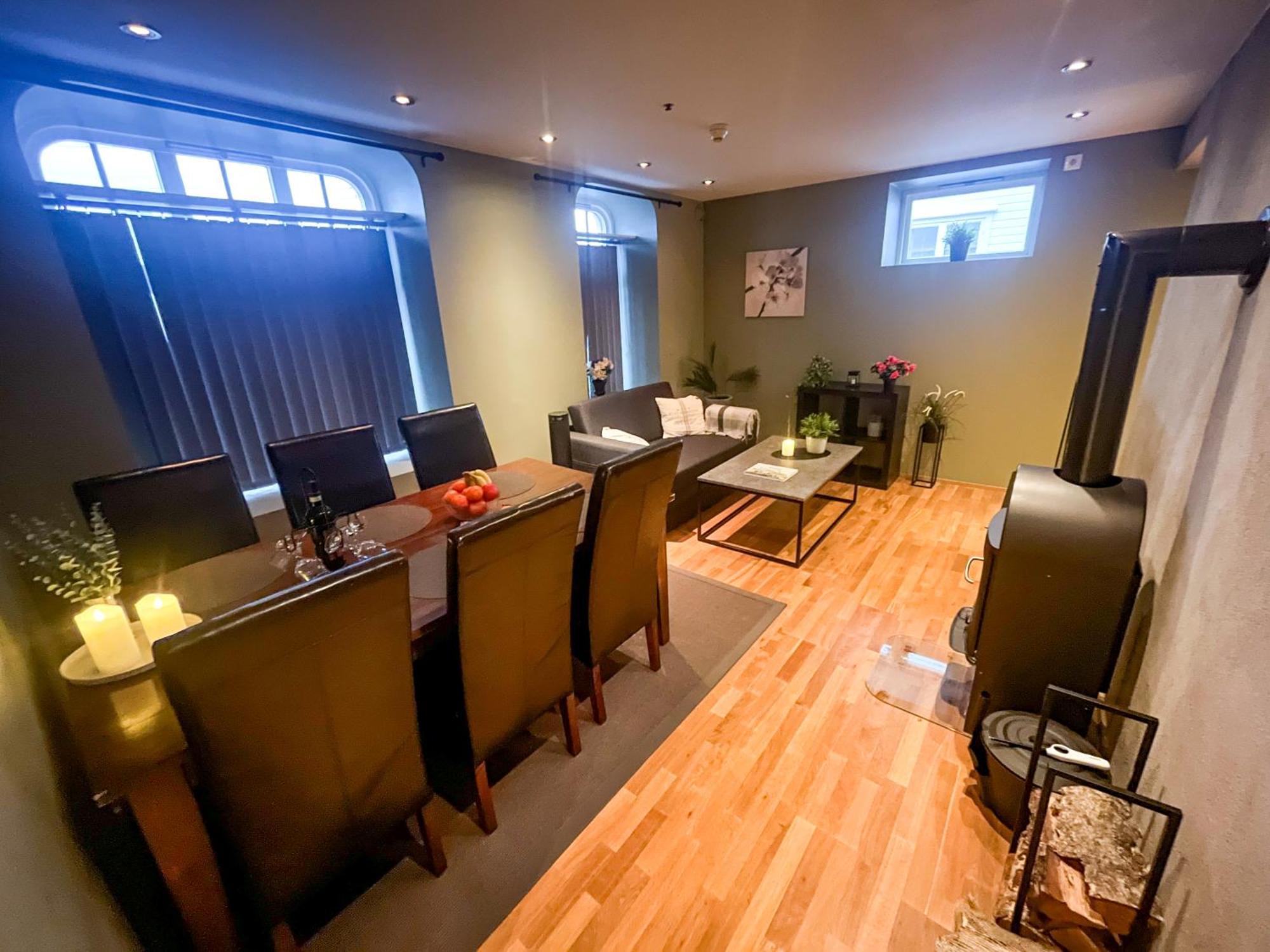 Two-Bedroom City Apartment With Fire Place, Free Parking And Fjordview Terrace - Calm And Central Ålesund المظهر الخارجي الصورة